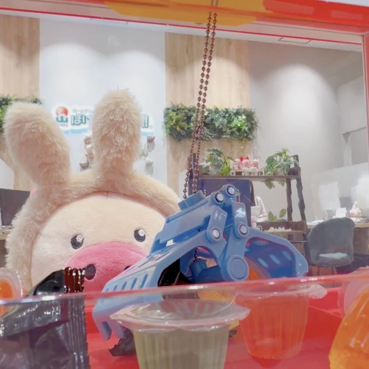 【今月のイベント】ほっとんくんもクレーンゲームに挑戦中！？